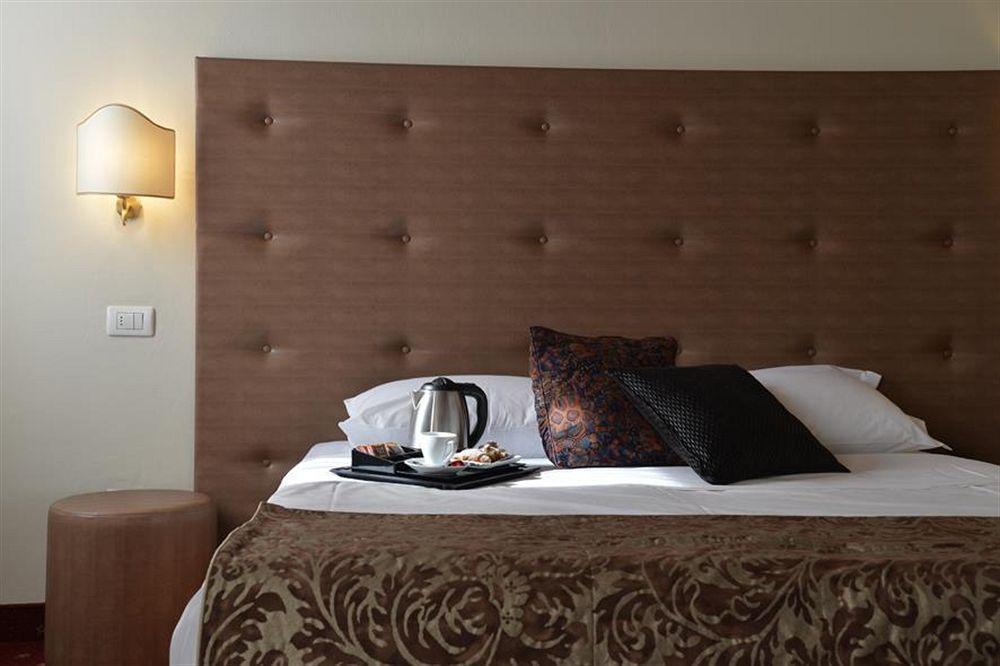 Franciscus Hotel Verona Bagian luar foto