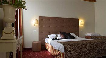 Franciscus Hotel Verona Bagian luar foto