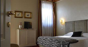 Franciscus Hotel Verona Bagian luar foto