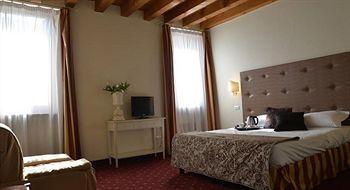 Franciscus Hotel Verona Bagian luar foto
